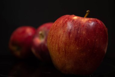 Az önce daldan elma topladım.