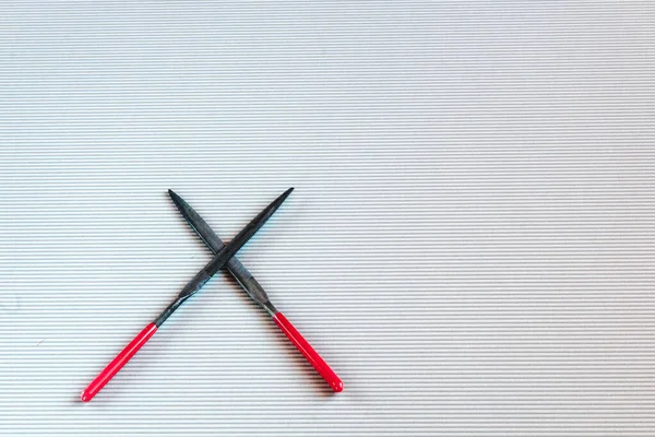 Hafif arka planda ahşap ve metal işlemek için çok güzel sapları olan bir dizi dosya..