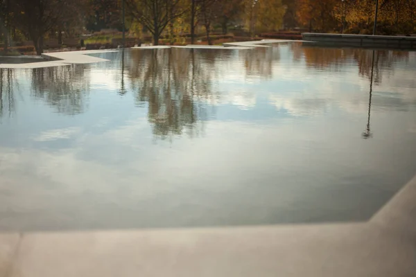 Fontana nel parco cittadino. — Foto Stock