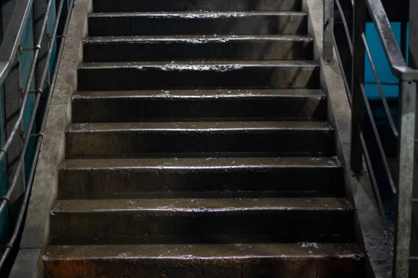 Escalier Dans Passage Pour Piétons Escaliers Sales Lumière Artificielle Vite — Photo