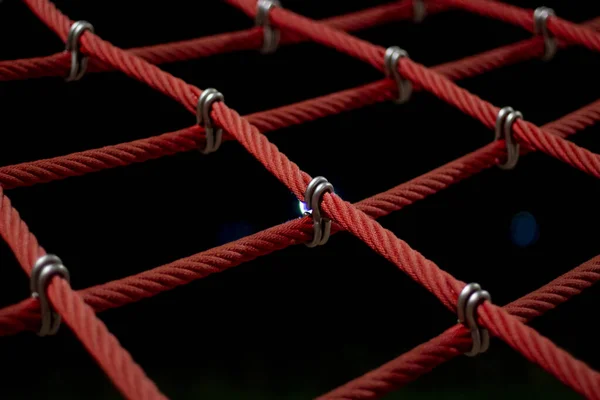 Cuerdas Patio Red Escalada Primer Plano Cuerdas Sujetadas Con Eslabones — Foto de Stock