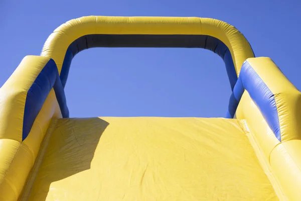 Curso Obstáculo Inflável Para Diversão Estrutura Inflável Parque Lugar Para — Fotografia de Stock