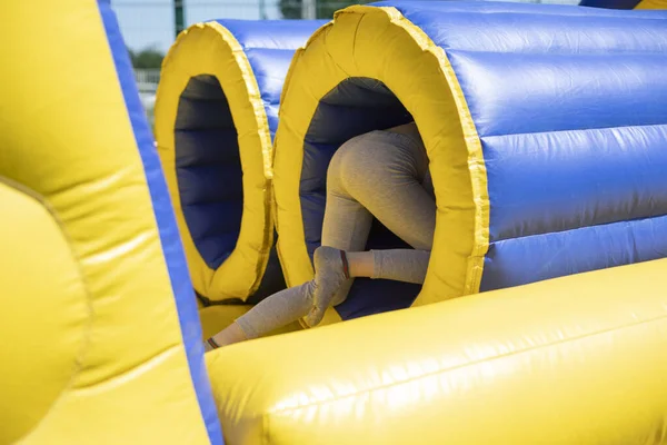 Tubo Gonfiabile Resto Percorso Ostacoli Struttura Gonfiabile Divertimento Parco Giochi — Foto Stock