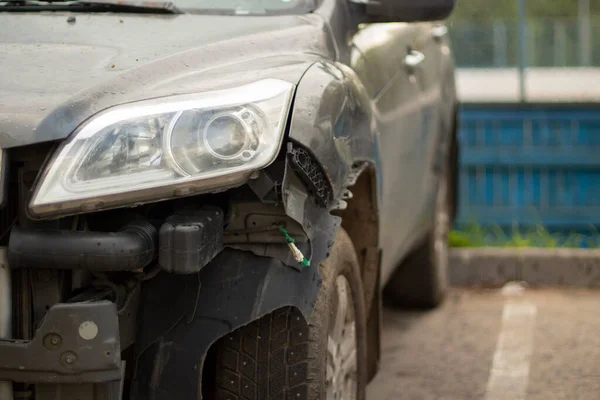 Beschadigde Koplamp Auto Uitval Auto Staat Het Ongeluk Straat — Stockfoto