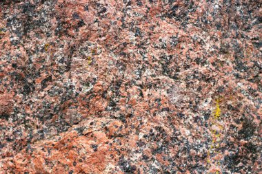Granit dokusu. Arka plan taşı. Duvardaki kırmızı granitin detayları..