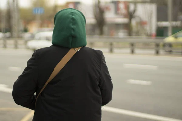 Hombre Del Barrio Hombre Desconocido Carretera Ciudadano Calurosamente Vestido Capucha — Foto de Stock