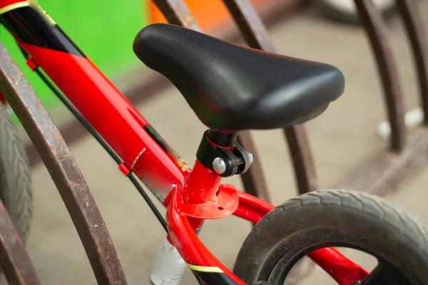 Bicicleta Infantil Estacionamento Bicicletas Bicicleta Sem Pedais Bicicleta Infantil Para — Fotografia de Stock