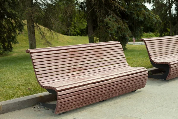 Parkbänke Platz Für Die Ruhe Der Bürger Auf Der Straße — Stockfoto