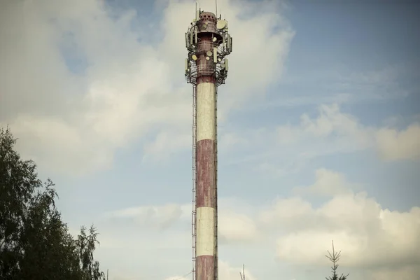 Industrirör Pannstation Utsikt Över Tornet Högt Signaltorn Avlägsnande Värme Från — Stockfoto