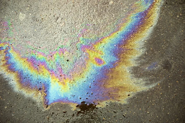 Benzinevlek Het Asfalt Brandstofstructuur Regenboog Vlek Van Brandbare Vloeistof Eenvoudige — Stockfoto