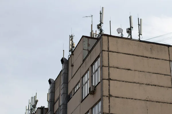 Şehirde Bir Bina Basit Bir Yapı Ayrıntılarıyla Dolu Duvar — Stok fotoğraf