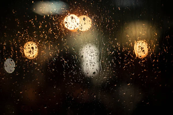 Regentropfen Auf Dem Glas Unscharfer Hintergrund Mit Lichtern Die Textur — Stockfoto