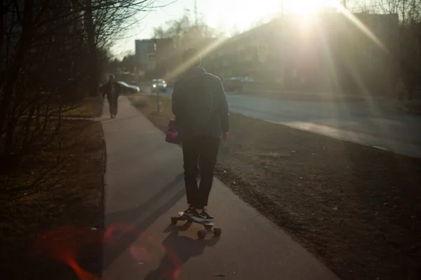 Guy Skateboard Sun Eco Friendly Transport City Man Rolling City — Stock Photo, Image