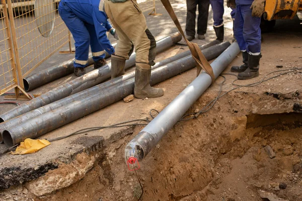 Výměna Kanalizace Potrubí Položit Plynové Trubky Země Pracovníci Navazují Novou — Stock fotografie