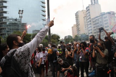 (Sao Paulo 'daki yaşlılar için ücretsiz otobüs biletinin çekilmesine karşı barışçıl bir protesto. 9 Ocak 2021, Sao Paulo, Brezilya: Paulista Bulvarı 'ndaki MASP' de 60-64 yaş arası yaşlılar için ücretsiz otobüs biletinin çekilmesine karşı barışçıl bir protesto