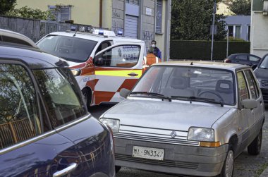 (INT) Milano 'da Coronavirus salgınının ortasında hırsızlık. 30 bin 2020 Milano, İtalya: İzolasyon ölçüsü hala şehirde devam ediyor ve iş yeri kapanırken, kentte neredeyse hiç hareket yok, marjinallik artıyor ve bu soyguncular
