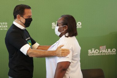 Sao Paulo Brezilya 'daki ilk COVID-19 aşısı. 17 Ocak 2021, Sao Paulo, Brezilya: Sao Paulo Valisi Joao Doria, Anvisa 'nın acil durum için onay oylamasının sonunda, Hastane das Clinicas - HCFMUSP' de basın toplantısı düzenledi.