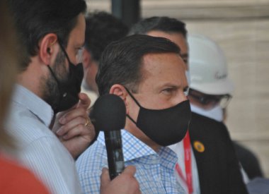 6. hatta, turuncu metro hattında çalışmaya devam ediliyor. 6 Ekim 2020, Sao Paulo, Brezilya: Sao Paulo Valisi Joao Doria Jr. 15.3 km ve 15 istasyon kapasiteli Line-6 Orange Metro 'da çalışmaya devam etmektedir.