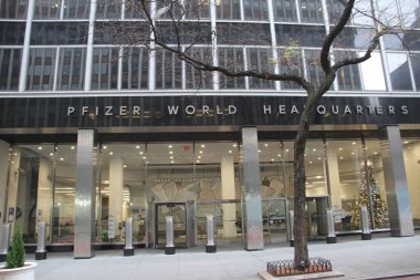 12 Aralık 2020, New York, ABD: ABD FDA (Gıda ve İlaç İdaresi), Pfizer Covid-19 aşısının Cuma gecesi acil kullanımını onayladı.