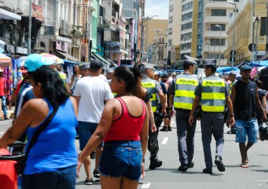 SAO PAULO, SP, 12.27.2019 - MOVEMENT - Sao Paulo şehir merkezindeki Rua 25 de Marco bölgesinde hareket   