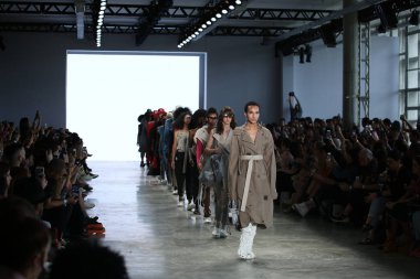 SAO PAULO, SP, 15.10.2019 - SPFW N48 - Korshi markasının geçit töreni 