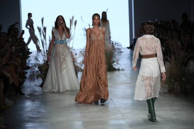 SAO PAULO, SP, 15.10.2019 - SPFW N48 - Korshi markasının geçit töreni 