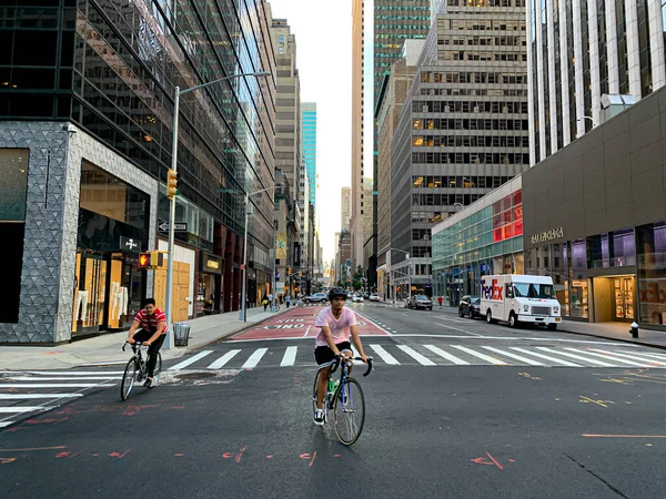 Julho 2020 Nova York Eua Poucos Movimentos Pessoas Mid Manhattan — Fotografia de Stock