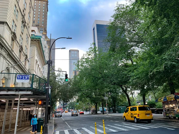 2020年8月17日 美国纽约 纽约天气的突然变化表明了纽约即将到来的降雨 在过去的几天里 情况一直是这样的 清晨阳光明媚 傍晚阴天 下着雨 — 图库照片