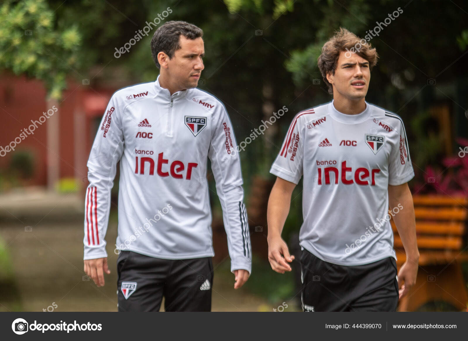 Sao Paulo Brasil Jogo Futebol Entre Duas Equipes Campeonato Brasileiro —  Fotografia de Stock Editorial © thenews2.com #444399070