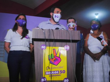 15 Kasım 2020, Sao Paulo, Brezilya: Sao Paulo Valisi, Joao Doria eşi Bia ve Sao Paulo 'nun şimdiki belediye başkanı Bruno Covas ile birlikte sandık başına gider.