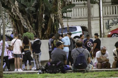 Roosevelt Meydanı 'nda insan hareketleri. 18 Ekim 2020, Sao Paulo, Brezilya: Roosevelt Meydanı 'nda sıcak havadan yararlanan büyük bir insan hareketi vardı, şehir hala COVID-19 salgınından geçmesine rağmen.