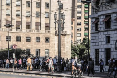 Covid-19: Sao Paulo 'da hareketlilik. 8 Nisan 2020, Sao Paulo, Brezilya: Sao Paulo 'nun kuzey bölgesinde covid-19 salgını nedeniyle sokakları boşaltan küçük bir hareket