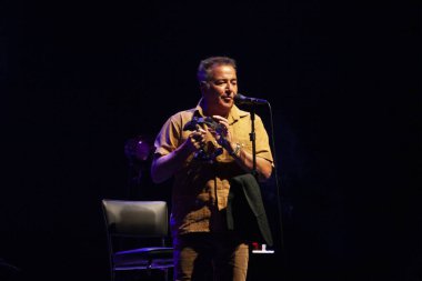 IRA FOLK 'un müzikal gösterisi. 18 Aralık 2020, Sao Paulo, Brezilya: Nasi ve Edgard Scandurra, TOM BRASIL 'in sahnesinde ilk kez. Şovu, IRA 'yı aradılar! Grubun klasik akustik ve duygusal performansı olan FOLK. Bir...