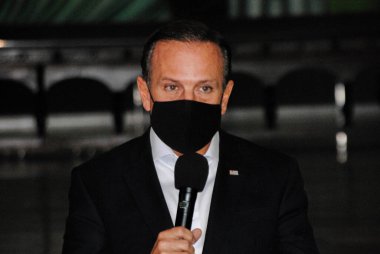 Sao Paulo Valileri, Covid-19 ile ilgili gelişmeleri aktardı. 28 Ekim 2020, Sao Paulo, Brezilya: Sao Paulo Valisi, Joao Doria, Palacio dos Bandeirantes 'daki Covid-19 davaları hakkında güncel bilgilerle basına konuştu.