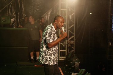 Sao Paulo 'daki Allianz Parque' da açık hava müzikali. 1 Ağustos 2020, Sao Paulo, Brezilya: Brezilyalı şarkıcılar yeni arabalı sinema formatında müzik şovlarını sunar