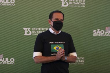 Sao Paulo Brezilya 'daki ilk COVID-19 aşısı. 17 Ocak 2021, Sao Paulo, Brezilya: Sao Paulo Valisi Joao Doria, Anvisa 'nın acil durum için onay oylamasının sonunda, Hastane das Clinicas - HCFMUSP' de basın toplantısı düzenledi.