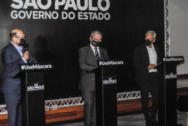 (INT) CORONAVAC, Covid-19 aşısı ve klinik testin askıya alınması üzerine basın toplantısı. 10 Kasım 2020, Sao Paulo, Brezilya: Butantan Enstitüsü Dimas Covas direktörü, Pazartesi gecesi, 