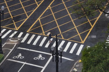 Sao Paulo 'da şiddetli yağış var. 8 Aralık 2020, Sao Paulo, Brezilya: Sao Paulo şehir merkezindeki sağanak yağış sel ve insanların akışını etkiliyor