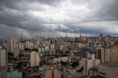Sao Paulo (SP), 15 / 12 / 2020 - Paulista Bulvarı 'nda Yağmur ve Brezilya' nın Sao Paulo kentindeki Conosalaco Caddesi 