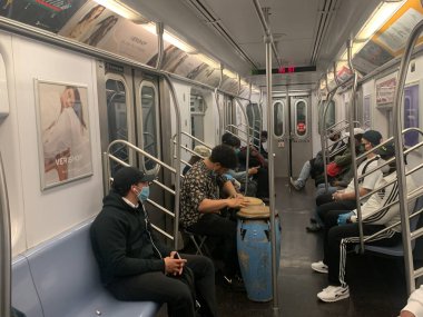 COVID sırasında metroda hareket 19 hareket, New York, ABD