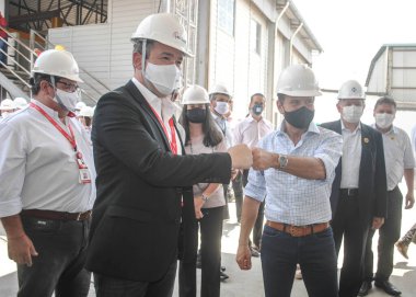 (İşine 6. Hat Turuncu Metro 'da devam et. 6 Ekim 2020, Sao Paulo, Brezilya: Sao Paulo Valisi Joao Doria Jr., 15.3 km ve 15 km uzunluğunda olacak Line-6 Orange Metro 'daki çalışmalara katılıyor ve Br.