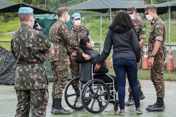 Бразилиа, Бразилия - 19 ноября 2020 года: Ренан Болсонаро, сын президента Бразилии Джейра Болсонаро, участвует в запуске проекта Moving 360  