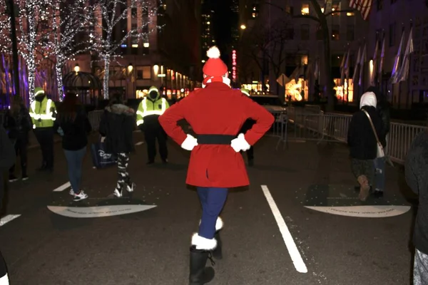 Nuevo Gente Alinea Para Ver Rockfeller Christmas Tree Lighting Diciembre —  Fotos de Stock