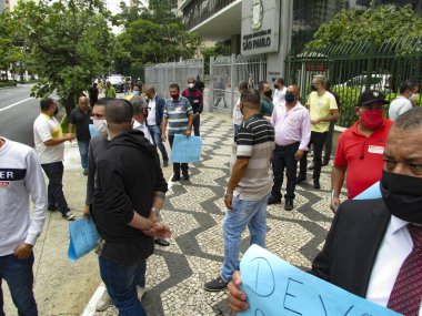 Sendika liderleri şehir meclisi önünde protesto ediyor. 23 Aralık 2020, Sao Paulo, Brezilya: Bir grup sendika lideri Sao Paulo Belediye Başkanı Bruno Covas 'ın maaş zammını protesto ediyor. 