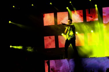 Sao Paulo 'daki Allianz Parque' da açık hava müzikali. 1 Ağustos 2020, Sao Paulo, Brezilya: Brezilyalı şarkıcılar yeni arabalı sinema formatında müzik şovlarını sunar