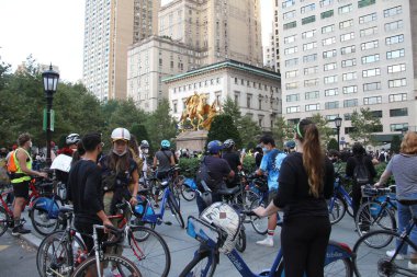 WASHINGTON, EUA, 06.06.2020 - PLAZA HAYAT MATTERS / CASA BRANCA - O prefeito de Washington DC Muriel Bowser renomeia parte da rua 16 em frante a Casa Branca para Black Lives Matter Plaza. Ha um protesto pacifico em frante a Casa Branca pela mor