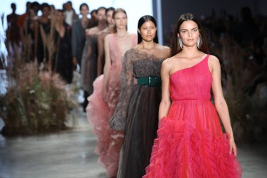 SAO PAULO, SP, 15.10.2019 - SPFW N48 - Korshi markasının geçit töreni 
