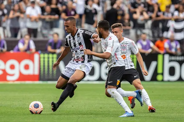 SAO PAULO, SP, BRAZIL: Brezilya 'daki iki Campeonato Brasileiro Srie A takımı arasında futbol maçı