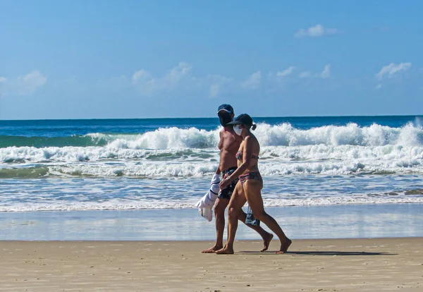 Covid 海滩上的运动 2020年5月9日 弗洛里亚诺波利斯 本星期六下午 位于巴西圣卡塔里纳弗罗里亚诺波利斯岛北部的布拉瓦海滩上的运动 — 图库照片