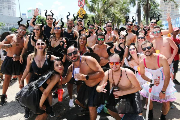RUO DE JANEIRO, RJ, 12.01.2020 - BLOCO DE CARNAVAL - Bloco da Favorita Copacabana, Rio de Janeiro 